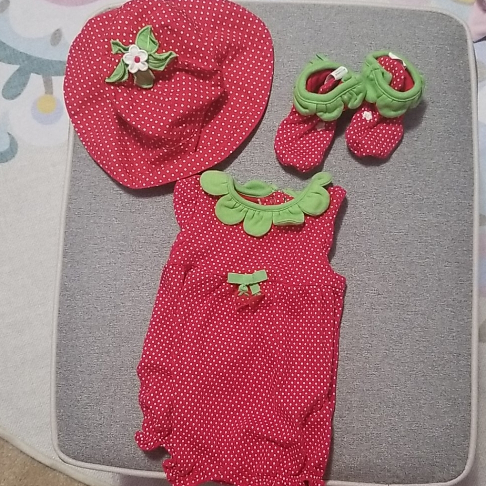 👶2/$15 Strawberry Gymboree romper outfit